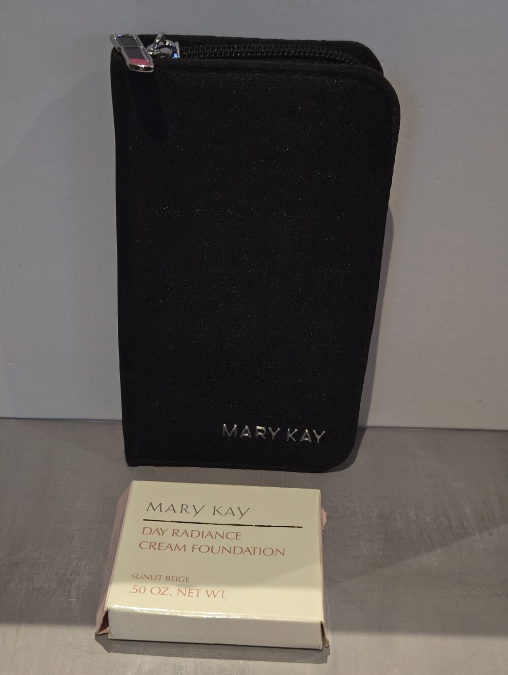 Vintage Mary Kay Day Radiance Cream Foundation SUNLIT BEIGE NIB + Black ZIP Case